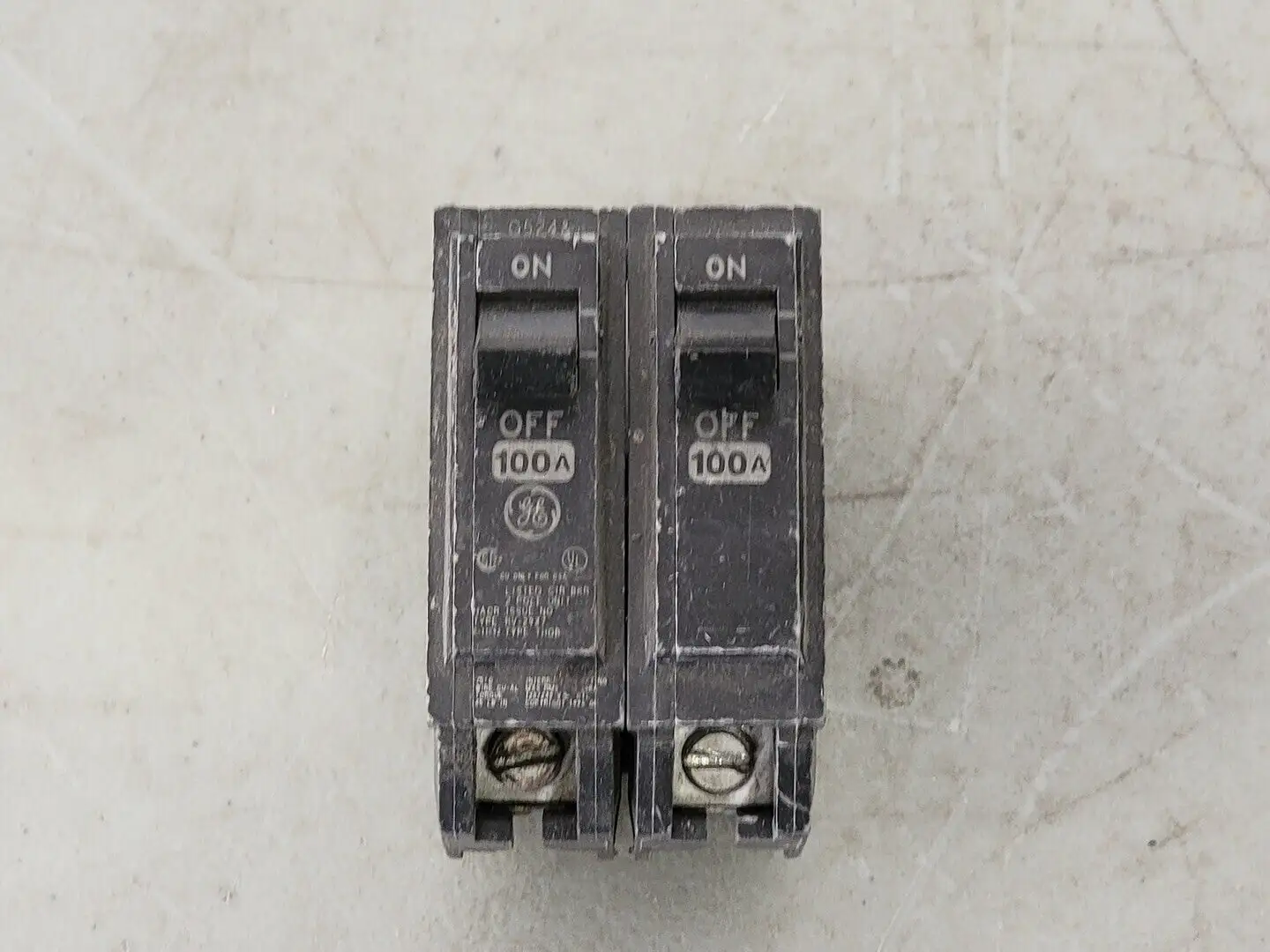 100 Amp, 2 Pole, 120/240 volts Circuit Breaker