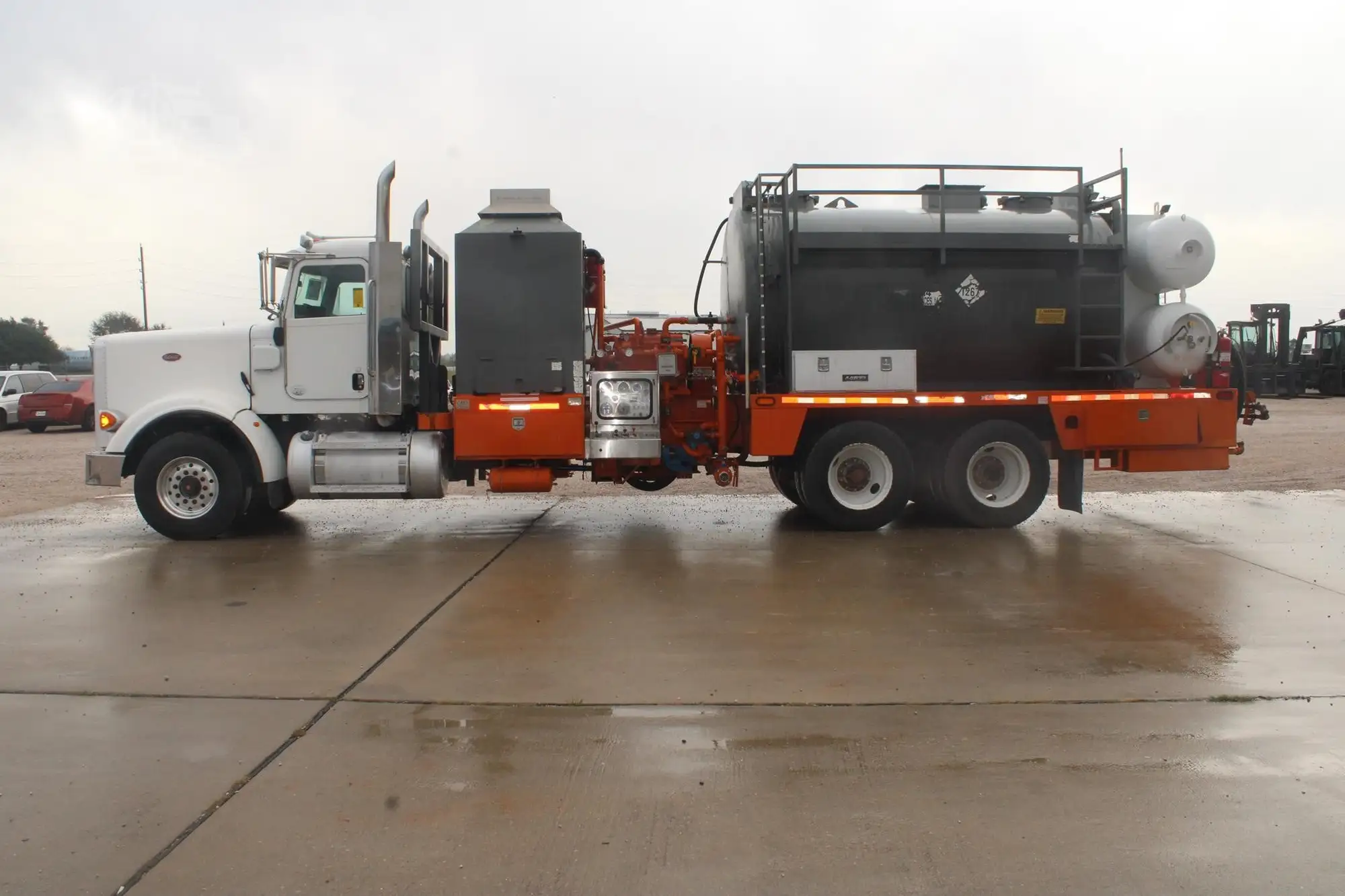 Used 2014 PETERBILT 367 Tanker trucks Texas US | Roll Off Truck World #1491937