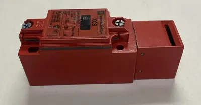 New | in-Stock TELEMECANIQUE XCSA713 Miscellaneous Equipment (Electrical & Power) | Surplus Asset Holdings #1196084
