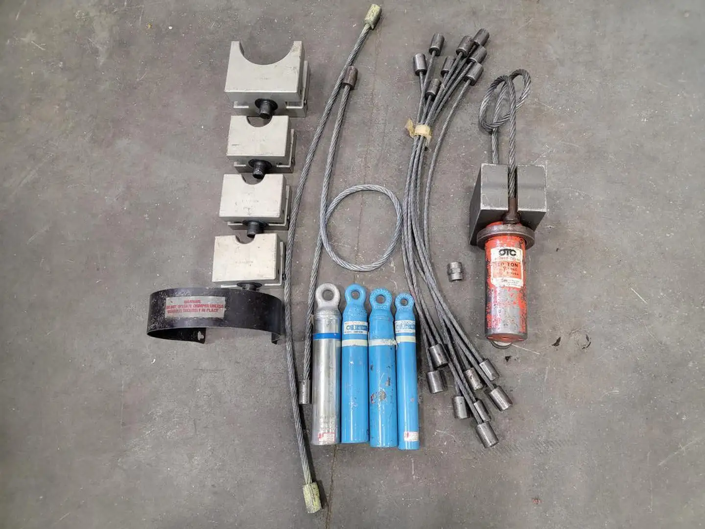 OTC 10-Ton Jack  6 1/8'' stoke W/ cabel clamp dies