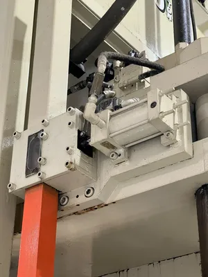 1994 PH HYDRAULICS 4C 300-P Hydraulic Press | Universal Press & Machinery (UPM) (10)