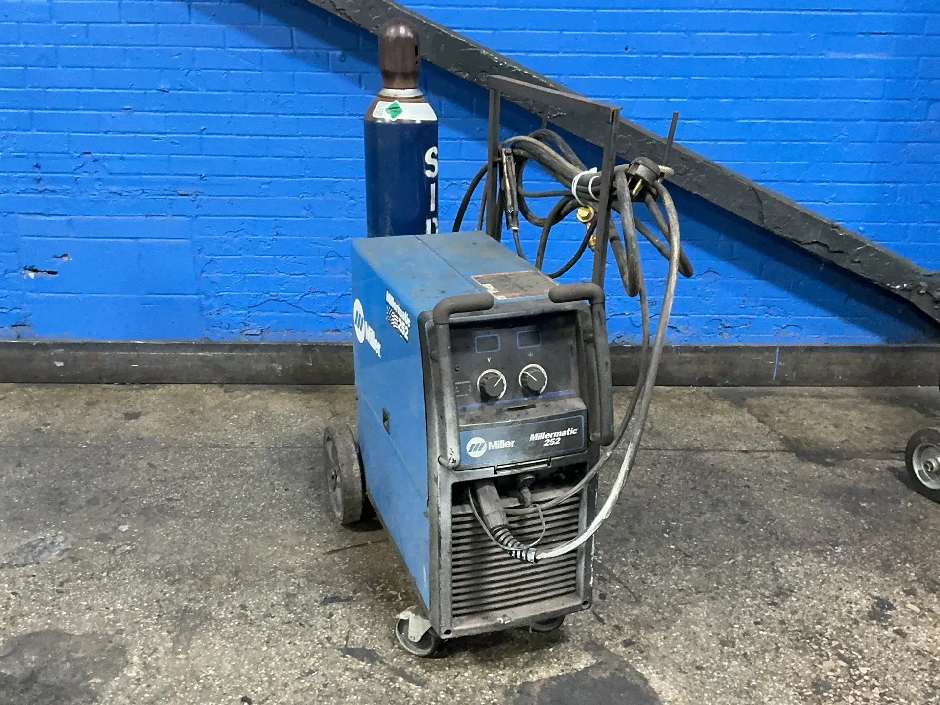 Used MILLER MILLERMATIC 252 Mig Welders Ohio US | HGR 24 #1506557