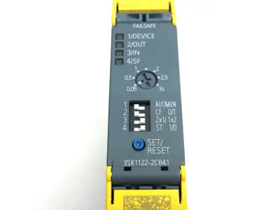 USED SIEMENS SIRIUS SAFETY RELAY, BASIC UNIT ADVANCED SERIES 2+2 TV