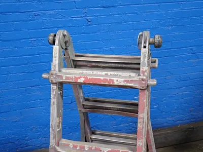8 Steps / 300 Lbs Ladder
