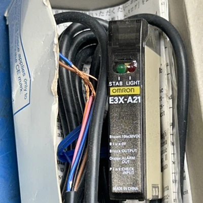 NEW Omron E3X-A21