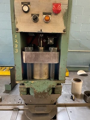 USED 1900 STRIPPIT 30/40 HD