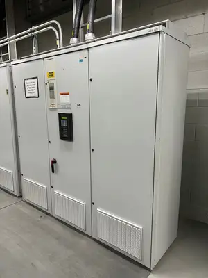 VFD Unit ACS627-0760-6-00HM1204932B, 0-575VAC, 0-300hz, 3 Sections