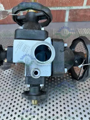 USED 4 ITT PURE-FLO STAINLESS STEEL DIAPHRAGM VALVES W/ 1.5" TO 1/2" SANITARY FITTING
