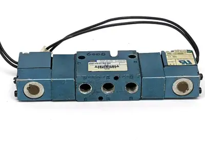 825C-PM-611BA-652 | MAC Valves  Double Solenoid Valve - Used