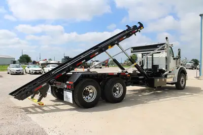 New | in-Stock 2026 INTERNATIONAL HX Rolloff Trucks Texas US | Roll Off Truck World #1491834