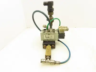 Numatics L22BA452B017G61 Solenoid Directional Control Valve 2 Position Lot of 2