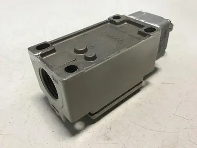 USED OMRON D4B-2171N