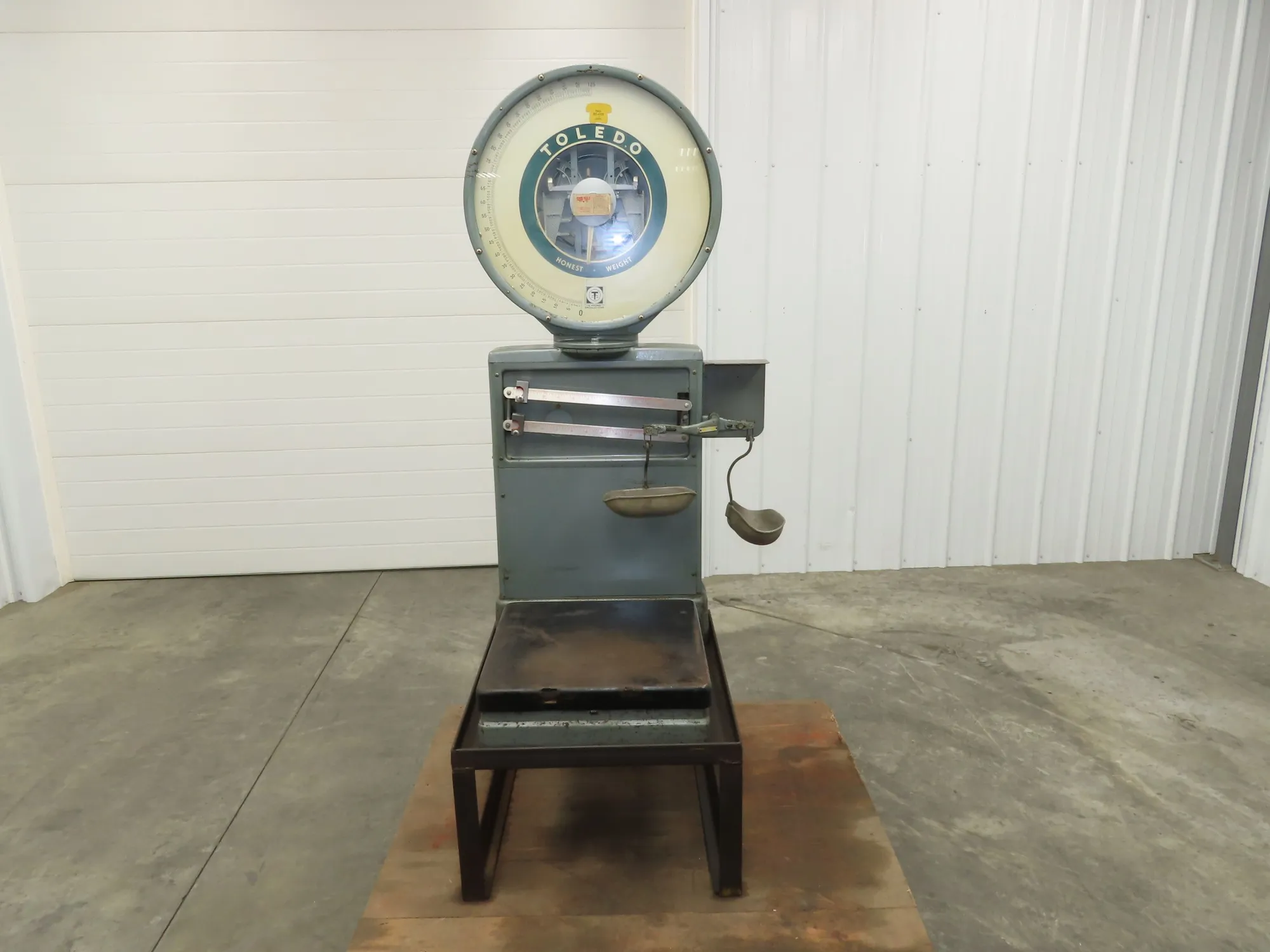 Toledo 2081 Vintage Platform Scale 225 lbs Honest Weight Model 2081