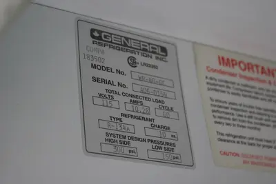 General Refrigeration Model WR-40-GC 2 Sliding Glass Door Refrigetor Merchandiser - 3 shelves
