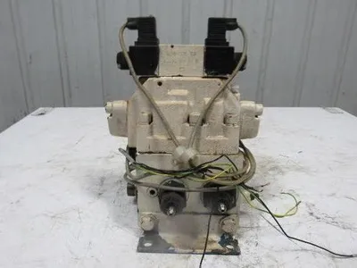 Rexroth 4WEH22W71/6EW110N 4/3 Way 110V Solenoid Directional Valve Manifold