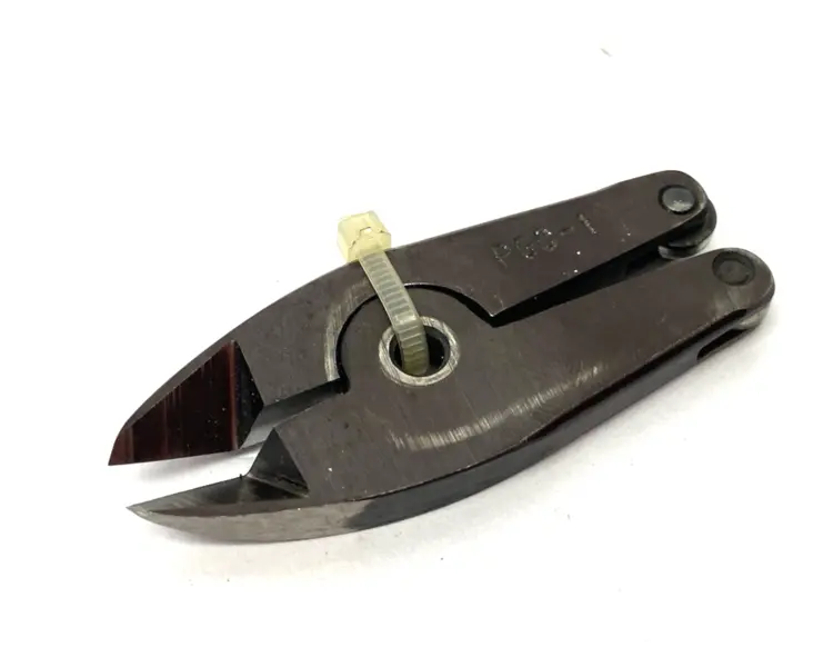 Used PLASTIC PROCESS EQUIPMENT AIR OPERATED PLASTIC GATE CUTTERS Hand Cutters Michigan US | Maverick Industrial Sales #1089307