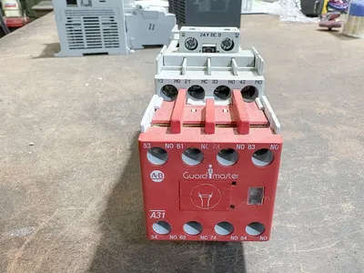 ALLEN BRADLEY 700-CF310D* Power Supply | Buy Per Pound (1)