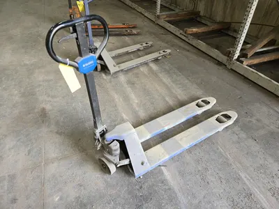 Narrow Pallet Jack (LOCATION: Batavia, OH)
