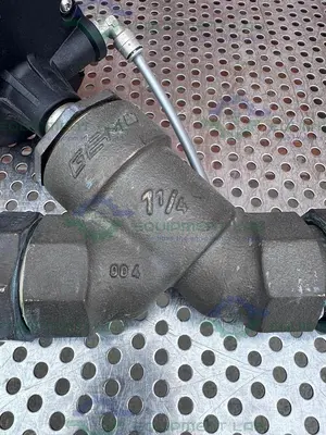 USED GEMU 554/32/D195 PNEUMATIC ANGLE SEAT GLOBE VALVE W/ 1 1/4" COMPRESSION FITTING