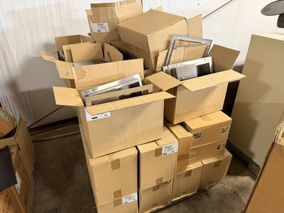 Used HUGE LOT OF TOILET PAPER ROLL HOLDERS, AND PAPER TOWEL DISPENSERS. _UNKNOWN_ Janitorial Equipment Michigan US | Miedema Asset Management Group #1403027