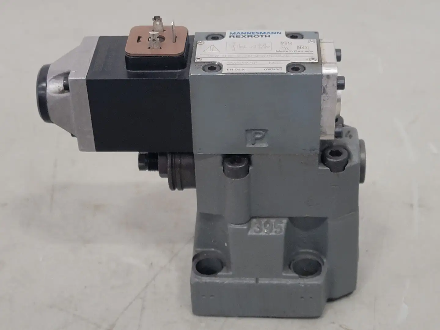 NEW REXROTH DBW 10 B2-52/200-6BG24NZ55L/12