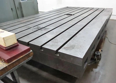 USED GIDDINGS & LEWIS WORKING SURFACE OF TABLE: 8’ X 14’