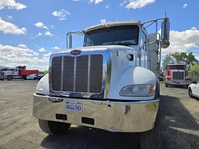 USED 2018 PETERBILT 348