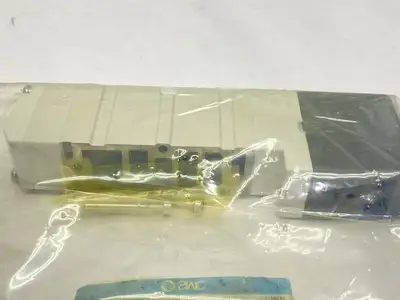 NEW SMC PNEUMATIC MANIFOLD SOLENOID VALVE 5-PORT