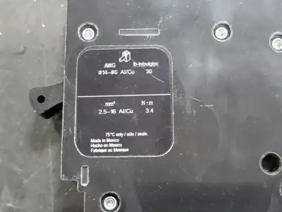 NEW SQUARE D EDB16015