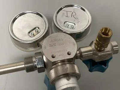USED AIRGAS Y11-SR145A GAS REGULATOR 3000 PSI W/ SMART INDICATING REGULATOR TESTER