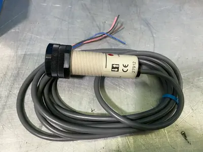 Used OMRON E3F2DS10C4N 2M Photoelectric Sensors Ohio US | HGR 24 #1518393