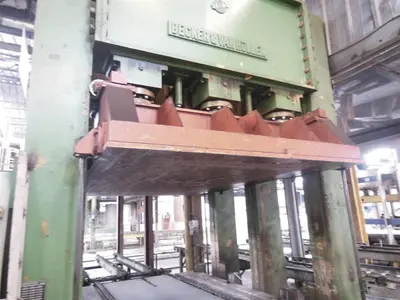 USED BECKER PANEL PRESS 650 TON