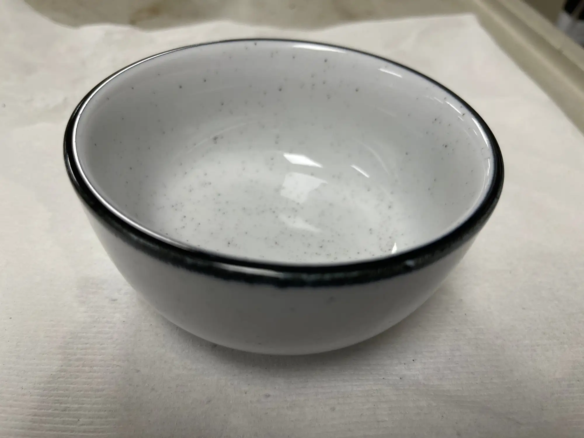 Used Tuxton Used 4" Tuxton 24 Ceramic 8oz Bowl - WO1 Smallwares Illinois US | Falcon Restaurant Supply #1375389