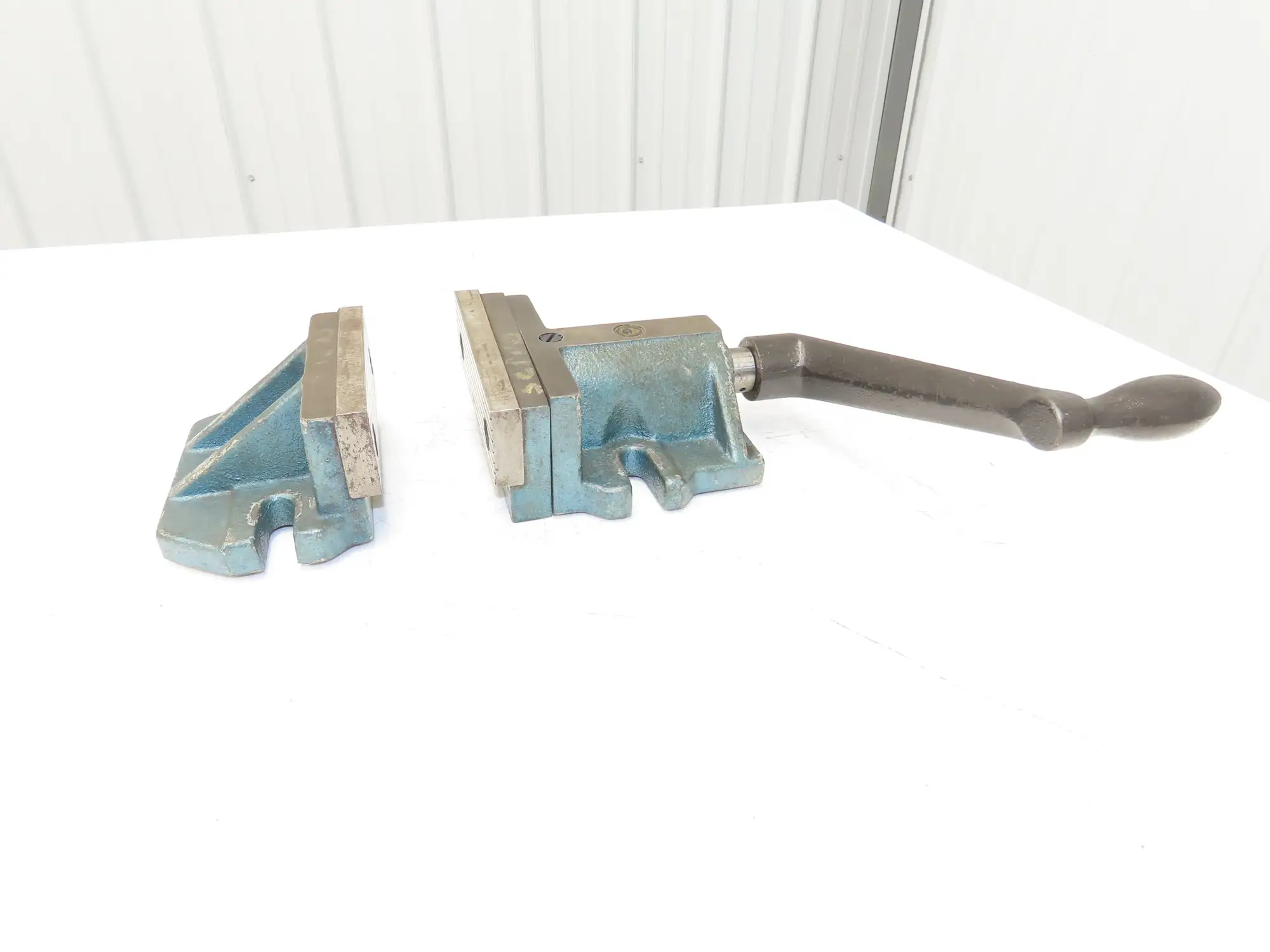 Bison 6522 Two Piece Machine Vise 6" Jaw Insert Width With Handle