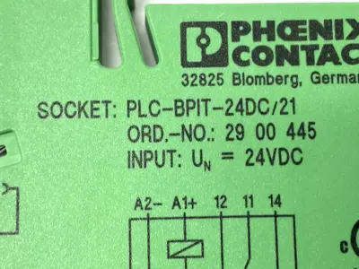 USED PHOENIX CONTACT RELAY BASE 2900445 W/ 2966618 CONTACT