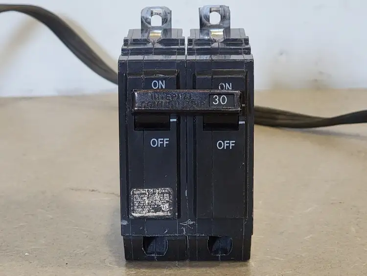 Used GENERAL ELECTRIC THQB230 Switchgears British Columbia CA | Lenmark #241205
