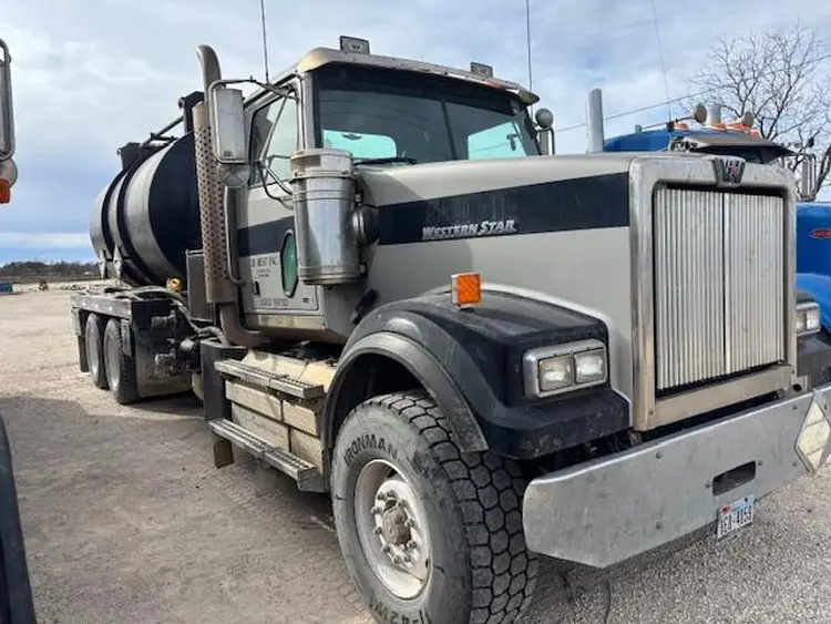 Used 2012 ENERFAB ACID TRUCK Water Trucks Texas US | Elliott Equipment Company #1049047