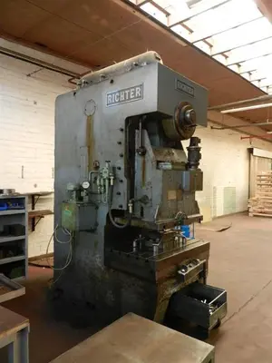 USED ADAM RICHTER 160 TON