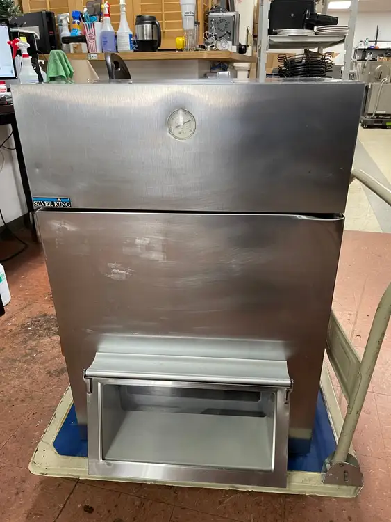 Used Silver King Used Silver King 25" Refrigerated Lettuce Crisper/Dispenser w/ (50) Head Capacity 120V Undercounter Refrigerators Illinois US | Falcon Restaurant Supply #1376110