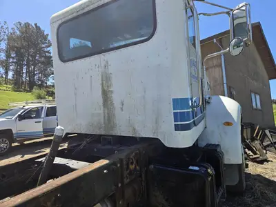 USED 2007 PETERBILT 335