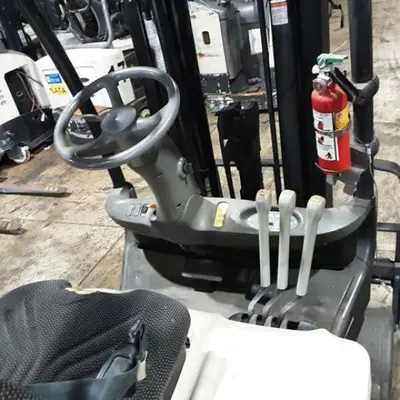 USED 2016 CROWN FC5215-50