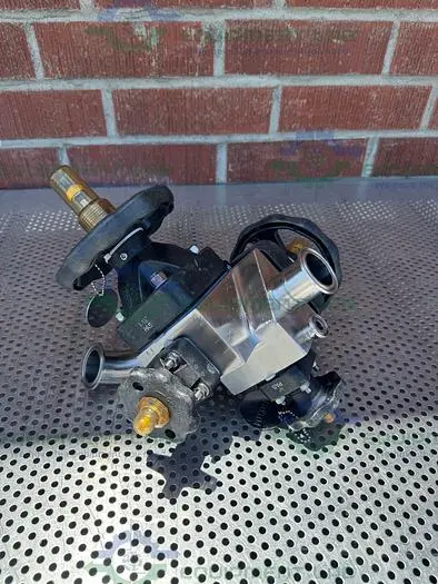 Used 4 ITT PURE FLO STAINLESS STEEL DIAPHRAGM VALVE W/ 1/2" - 1 1/2 SANITARY FITTINGS Valves/Fittings California US | Equipment Lab #485737
