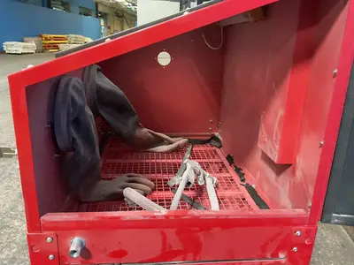 Central Pneumatic  40 Lbs Blast Cabinet