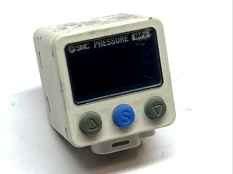 Used SMC PRESSURE SWITCH Pressure Switches Michigan US | Maverick Industrial Sales #1092694