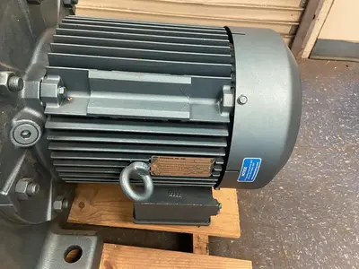 USED SEW-EURODRIVE R137DV132M6