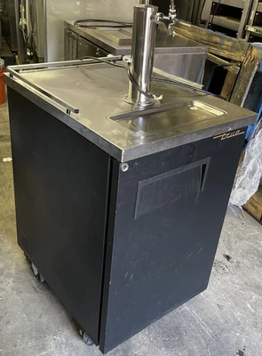 174-0073 True TDD-1-HC 24" Kegerator Self Contained Beer Dispenser