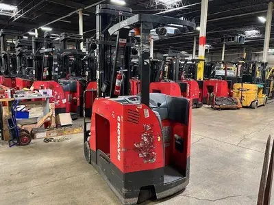 Used 2017 RAYMOND 425C50TT 3-Wheel Stand up Electric Counterbalance Forklifts Illinois US | Somerset Equipment Sales #1546283