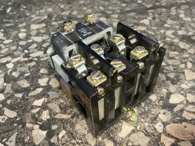 Used GENERAL ELECTRIC CR2810A14AC Relays & Switches Ohio US | HGR 24 #1485352