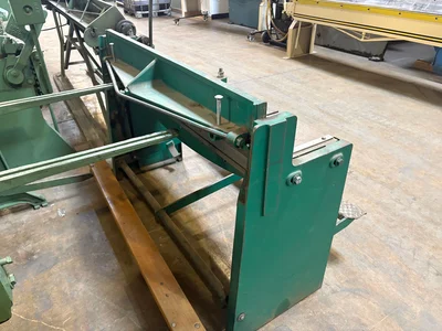 Pre-owned TENNSMITH FOOT SHEAR 16 ga. capacity, MODEL 52