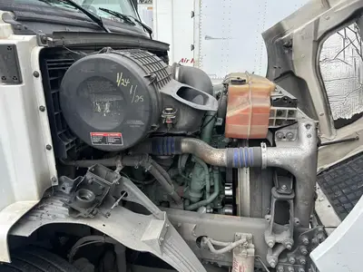 USED 2015 VOLVO VNM64T200